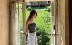 强迫女生喝水憋尿图片